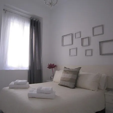 Bromham Apartment *