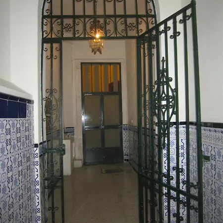 Bromham Apartment *